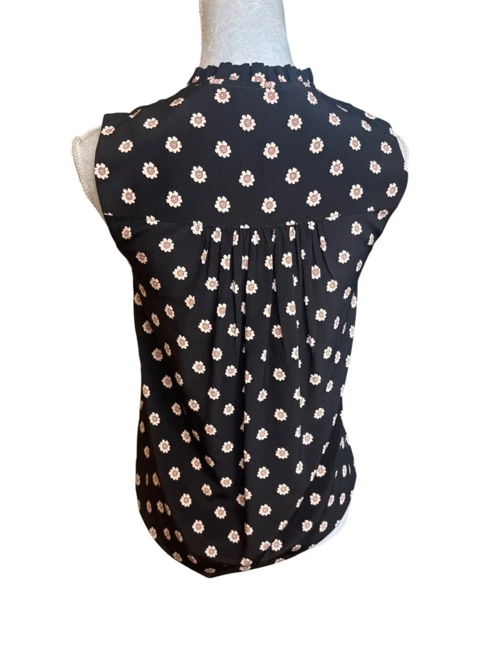 Kate Spade Live Colorfully XS Black Polka Dot Silk Sleeveless Blouse Pleated Pre - Picture 6 of 6